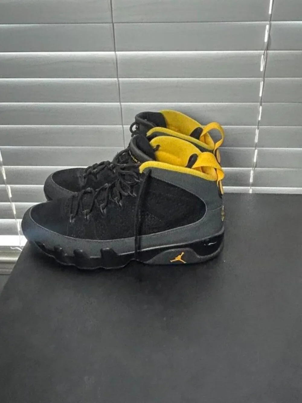 Air Jordan 9 Retro University Gold Black Size 11 CT8019-070